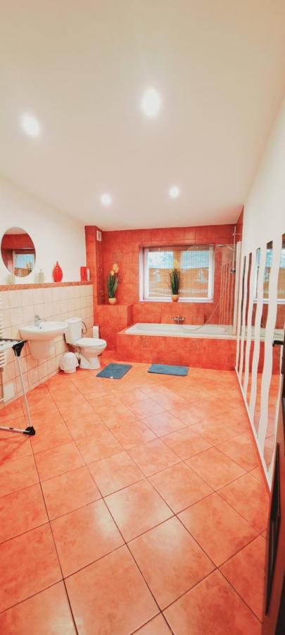 Apartament Alcatraz Z Kominkiem كاميين غورا المظهر الخارجي الصورة