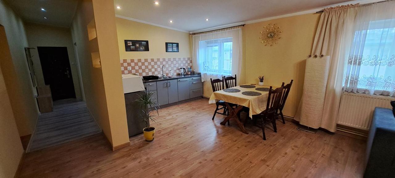 Apartament Alcatraz Z Kominkiem كاميين غورا المظهر الخارجي الصورة
