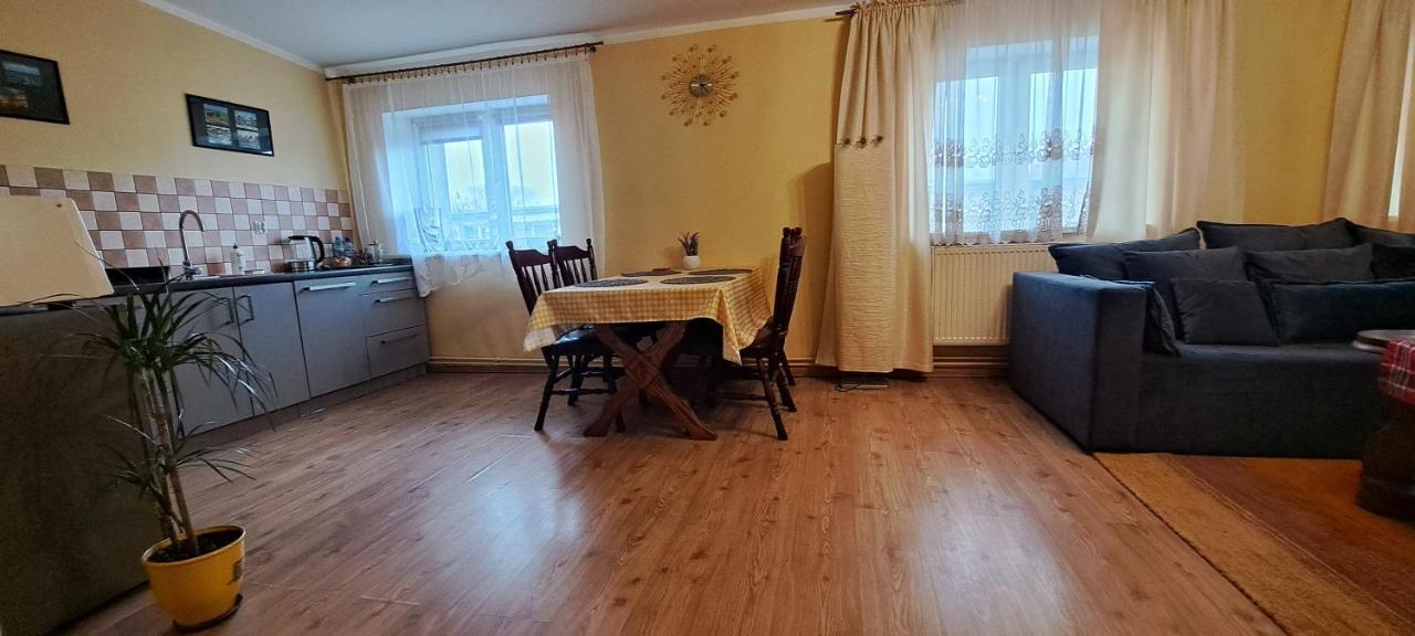 Apartament Alcatraz Z Kominkiem كاميين غورا المظهر الخارجي الصورة